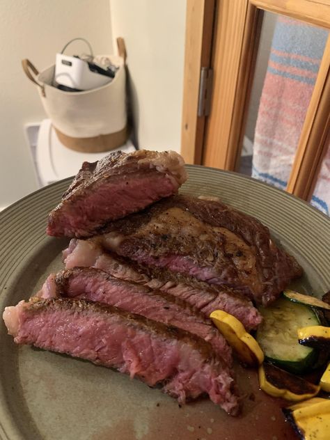 I KNOW i should have used a better knife ok don’t say anything, also this was a whole foods ribeye and the sear was hot asf I set off the fire alarm and woke up the entire dorm last night (: by calsyths Steak Dinner Recipes, Round Steak Recipes, Medium Rare Steak, Friends Dinner, Cooking The Perfect Steak, Rare Steak, Perfect Steak, Meat Dinners, Sweet Potato Hash