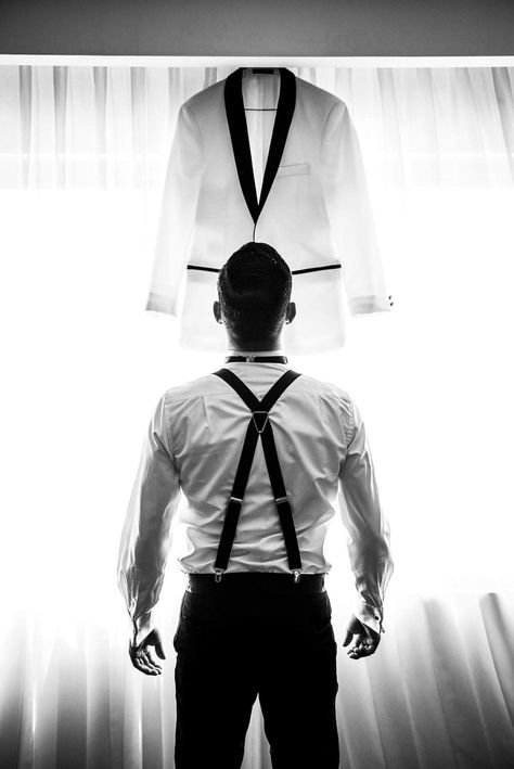 Wedding Preparation Photos, Groomsmen Wedding Photos, Pose Pengantin, Groomsmen Photography, Groomsmen Poses, Groomsmen Getting Ready, Groom Photoshoot, Wedding Portrait Poses, Wedding Details Photography