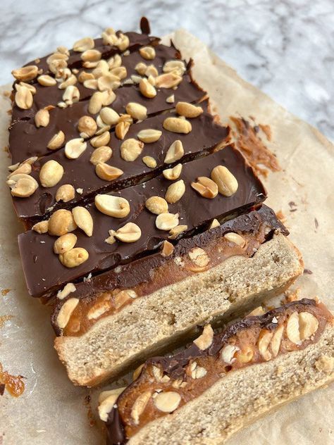 Healthier Homemade Vegan and Gluten-Free Snickers Bars Healthy Snickers Bar, Health Snicker Bar, Healthy Snickers Bar With Dates, Diy Snickers Bar Healthy, Vegan Snickers Bar, Healthy Vegan Snickers, Healthy Vegan Snickers Bars, Snickers Bars Recipe, Protein Donuts