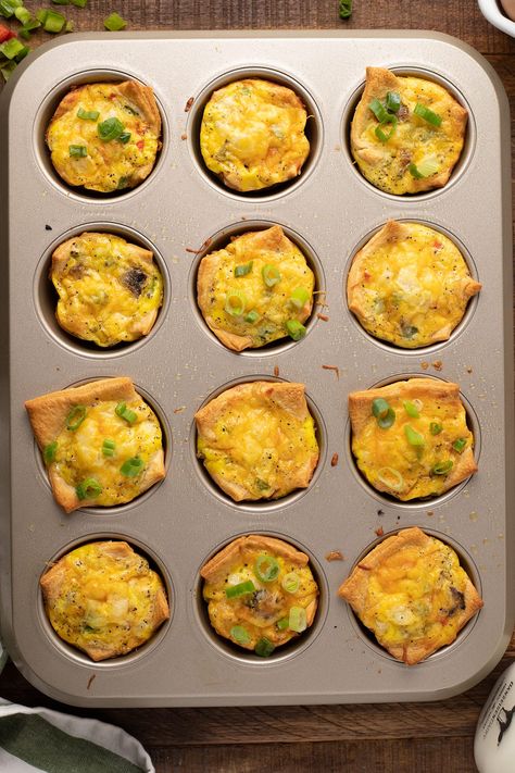 Easy Breakfast Crescent Roll Egg Cups - Croissant Egg Cups - Kitchen Divas Breakfast Egg Muffins Crescent Roll, Crescent Roll Egg Cups, Premade Egg Cups, Egg Crescent Roll Recipes, Cresent Roll Breakfast, Breakfast Crescent, Crescent Roll Breakfast, Easy Crescent Rolls, Crescent Roll Breakfast Recipes