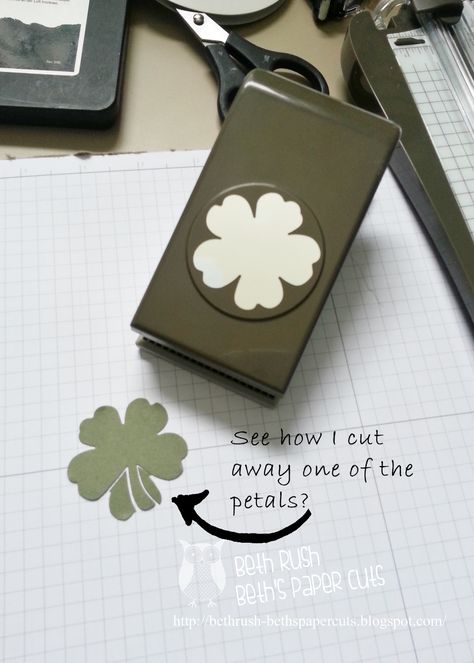 Stampin Up Anleitung, Paper Punch Art, St Patricks Day Cards, Punch Art Cards, Paper Craft Techniques, Art And Craft Ideas, St Patrick's Day Decorations, St Patrick's Day Crafts, Craft Punches