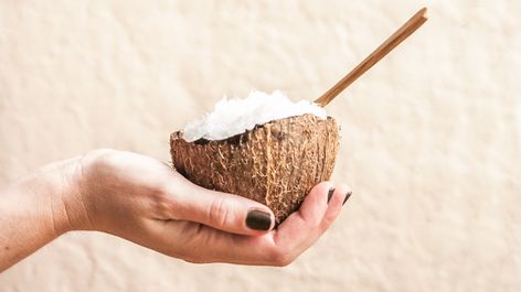 Caprylic Acid: Coconut Oil’s Secret Eating Coconut Oil, Green Diet, Glossier Lip, Natural Lubricant, Romance Tips, Hair Dryness, Diy Coconut, Diy Coconut Oil, Honey Face Mask