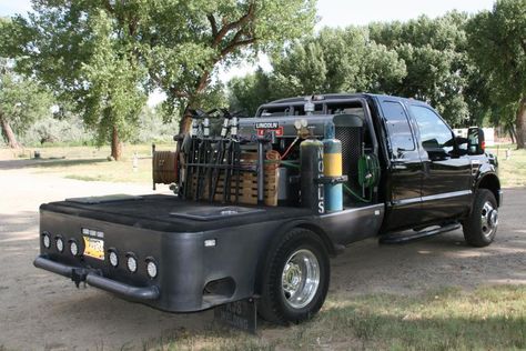 Welding Rig Trucks, Flatbed Build, Welding Truck Bedding, Welding Trucks, Mobile Welding, Welding Beds, Welding Rig, Welding Rigs, Nice Trucks