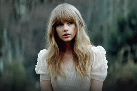 Taylor Swift and the Civil Wars, 'Safe & Sound' Taylor Swift Makeup, Taylor Swift Youtube, Video Icon, Taylor Swift Music Videos, Taylor Swift Aesthetic, Taylor Songs, Sound Music, Estilo Taylor Swift, Taylor Swift Music