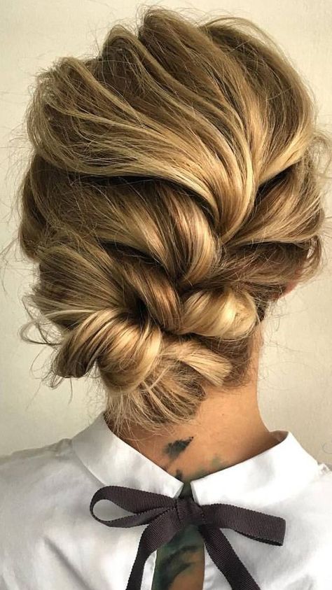 Dreamy updo by Sabrina Dijkman. For similar updo tutorials, click through xo Building Japanese, Toddler Dinners, Updo Tutorials, Bow Tattoos, Sicilian Food, Text Structures, Diy Updo, Tattoo Wolf, Martin Guitars