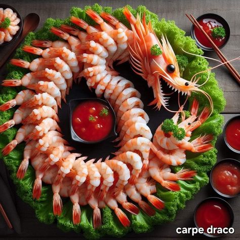 Christmas Seafood Platter, Sushi Board Ideas, Sushi Presentation Ideas, Dragon Food, Amazing Food Platters, Entertaining Food, Amazing Food Decoration, Seafood Platter, Amazing Food Art