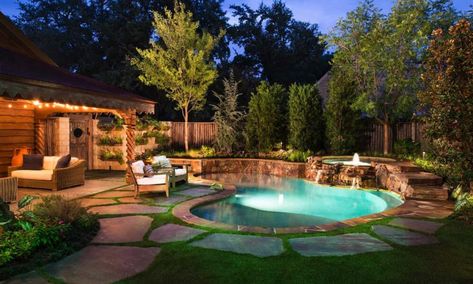 Natural Plunge Pool, Plunge Pool Ideas, Small Backyard Decks, Small Inground Pool, Inground Pool Designs, Building A Swimming Pool, Swimming Pool Decks, Small Swimming Pools, Small Pool Design