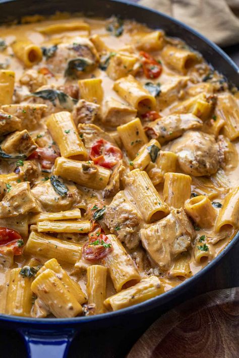 Chicken Pasta Sauce, Meat Casseroles, Pasta And Chicken, Alfredo Recipes, Tuscan Pasta, Chicken Pasta Dishes, Tuscan Chicken Pasta, Tuscan Recipes, Homemade Egg Noodles