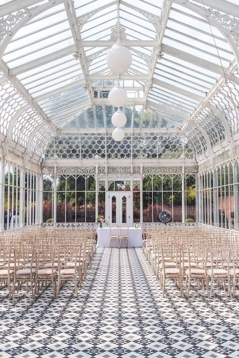 Urban Wedding Venue, Wedding Venue Inspiration, Wedding Hall, Urban Wedding, Museum Wedding, Salou, Indoor Wedding, London Wedding, Spring Blooms