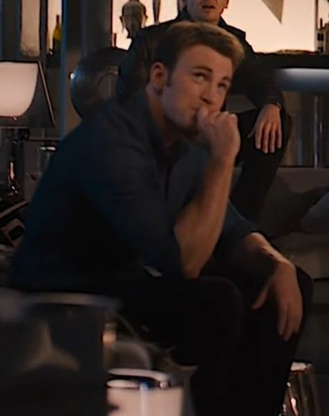 Steve Rogers Boyfriend Material, Dating Steve Rogers, Steve Rogers Aesthetic, Captain America Aesthetic, Hot British Actors, Christopher Robert Evans, Mcu Dr, Steven Grant Rogers, Boyfriend Best Friend