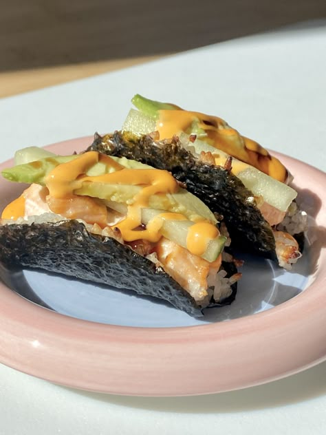 air-fryer salmon sushi tacos Sushi Taco, Unagi Sauce, Taco Bites, Sushi Style, Raw Salmon, Quick Dishes, Marinated Tofu, Salmon Sushi, Healthy Tacos