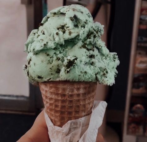 Mint Chip Ice Cream Aesthetic, Mint Chip Aesthetic, Mintchoco Ice Cream, Mint Chocolate Chip Ice Cream Aesthetic, Mint Ice Cream Aesthetic, Ice Cream Mint, Mint Choco, Mint Aesthetic, Mint Chip Ice Cream