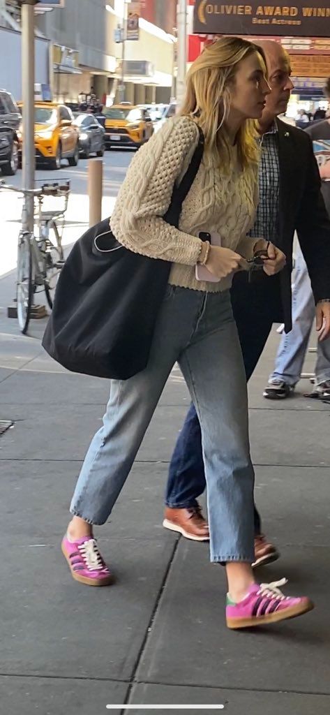 Home / Twitter Jodie Comer Outfits, Jodie Comer Street Style, Jodie Comer Paparazzi, Killing Eve Villanelle Outfit, Killing Eve Outfits, Killing Eve Fashion, Jodie Comer Style, Villanelle Outfits, Jodi Comer