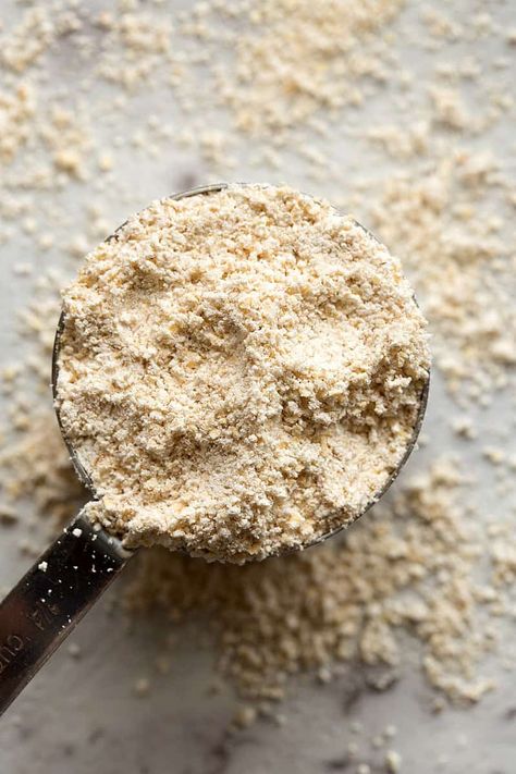 Learn how to make oat flour in just 30 seconds and using 1 ingredient. Ground oats are the BEST replacement for wheat or white flour! Homemade Oat Flour, Make Oat Flour, Oat Flour Pancakes, Tiramisu Cookies, Oatmeal Flour, Oat Flour Recipes, Oat Milk Recipe, How To Make Oats, Homemade Flour