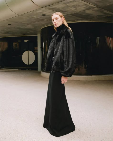 Julia Nobis by Anthony Seklaoui for The Frankie Shop Fall-Winter 2023 - Fashion Campaigns - Minimal. / Visual. Suzanne Koller, Aw 2024, Winter Campaign, Long Pencil Skirt, Long Faux Fur Coat, The Frankie Shop, Luxe Design, Fashion Landscape, Frankie Shop