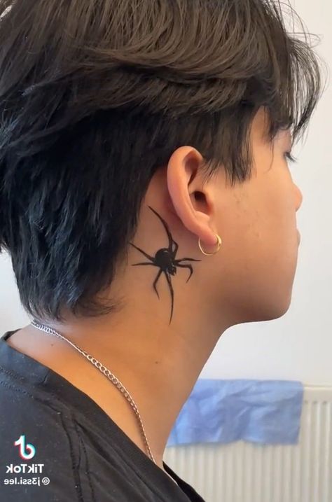 Tattoos Spider, Tattoo Back Of Neck, Small Neck Tattoos, Side Neck Tattoo, Back Of Arm Tattoo, Tattoo Back, Bug Tattoo, Neck Tattoos Women, Back Of Neck Tattoo