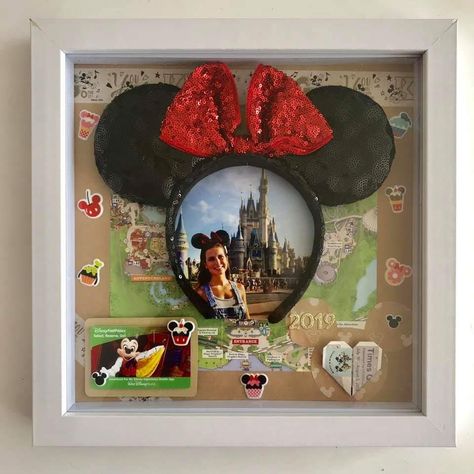 Mickey Ears Display Shadow Box, Disney Pin Shadow Box Ideas, Disney Picture Display Ideas, How To Display Disney Ears, Disney Picture Frames Diy, Disney Pressed Penny Display, Disney Bedroom Ideas For Teens, Disney World Crafts, Disney Shadow Box Ideas