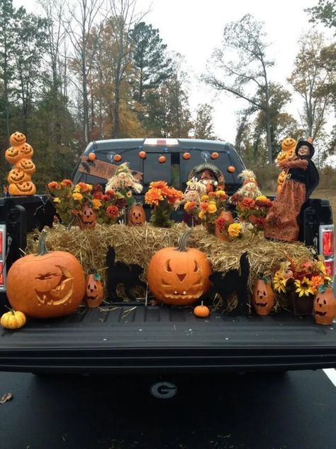 50 epic trunk-or-treat decorating ideas you wish you had time for - LDS Living Trunk Or Treat Ideas For Trucks, Church Trunk, Halloween Car Decorations, Trunker Treat Ideas, Pasteles Halloween, Trunk Ideas, Hay Ride, Trunk Or Treat Ideas, Pumpkin Carving Party