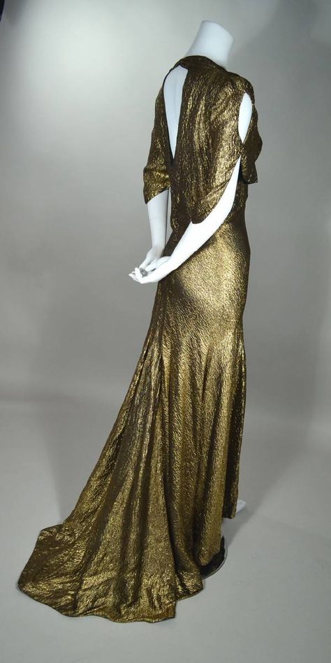 Late 1930’s metallic gold silk lame bias cut Art Deco evening gown. Art Deco Dresses, Madeleine Vionnet, 1930 Fashion, Deco Dress, Art Deco Dress, 30s Fashion, 20th Century Fashion, Vintage Gowns, 1930s Fashion