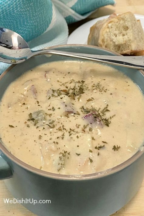 Slow Cooker Clam Chowder Clam Chowder Recipe Crock Pot, Crockpot Clam Chowder, Chowder Recipes Crockpot, Crockpot Seafood, Slow Cooker Clam Chowder, Clam Chowder New England, Best Clam Chowder Recipe, Homemade Clam Chowder, Clam Chowder Recipe