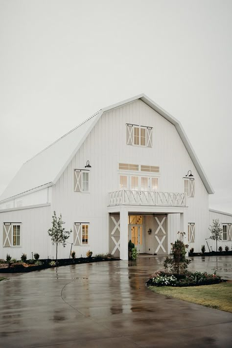 Large Fire Pit Ideas Outdoor Spaces, All White Barndominium, Black And White Barndominium Interior, Float Wedding Dress, White Stables, Hobo Wedding Dress, White Wedding Venue Ideas, Country White House, Wedding Dress With Flowy Sleeves