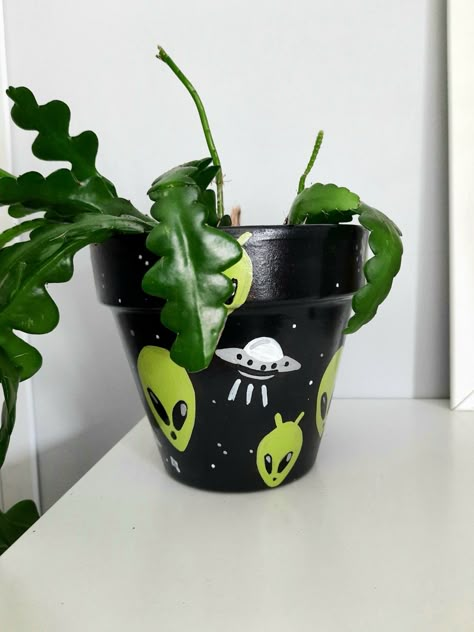 Hand painted planters available on our etsy! Painted Objects Ideas, Plant Pot Painting Ideas Aesthetic, Plant Pot Clay, Plant Pot Painting Ideas, Plant Pot Art, Plant Pot Painting, Plant Pot Decor, Pots Painting, Painted Terracotta Pots