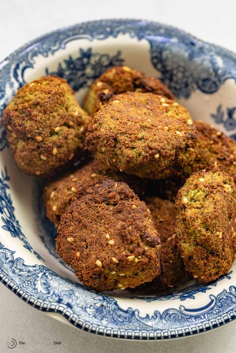 Authentic Falafel Recipe, Air Fryer Falafel, Falafel Recipe Easy, How To Make Falafel, The Mediterranean Dish, Falafel Recipe, Best Air Fryer, Dry Chickpeas, Air Fryer Healthy