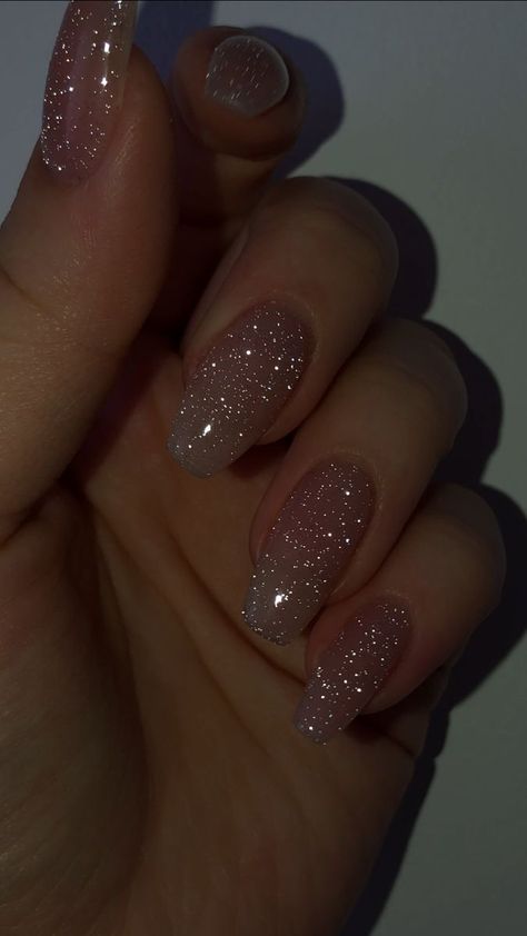 Nail Almond Nails Designs Sparkle Glitter, Nails For Glitter Dress, Round Sparkle Nails, Aesthetic Sparkly Nails, White Sparkly Acrylic Nails Almond, Mauve Sparkly Nails, Nude Nails Silver Glitter, Plain Sparkle Nails, Shimmery Nails Acrylic