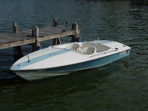 White Deck, Boating Tips, Offshore Boats, Boat Paint, Boat Restoration, Ski Boats, Cabin Cruiser, Fast Boats, Guys In Speedos