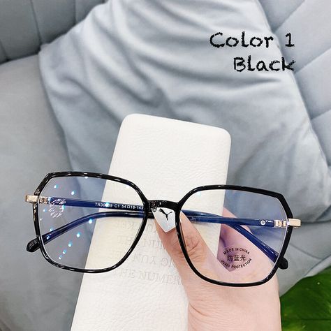 Glasses Frames For Girl, Cute Glasses Frames, Glasses Frames Trendy, Classy Glasses, Fancy Glasses, Square Glasses Frames, Glasses Trends, Trendy Glasses, Cute Glasses