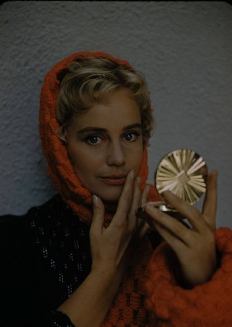 mirror & reflection topic = maria schell Faye Dunaway, Mirror Reflection, Actors & Actresses, Mario, Actresses, Actors, Mirror, Film