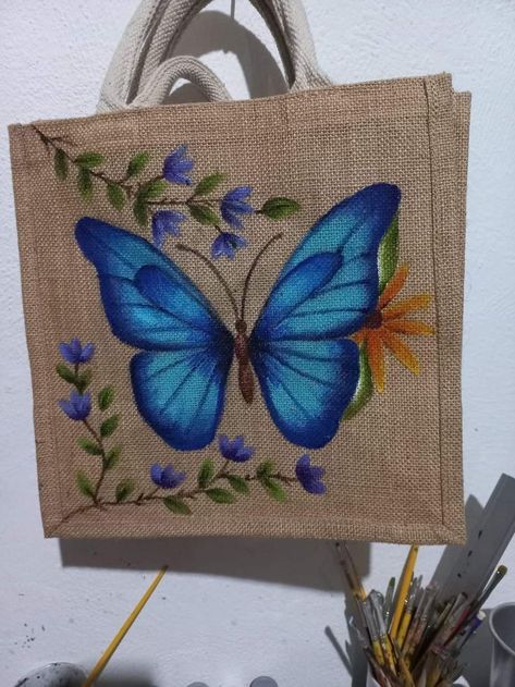 Jute Bags Design Painting, Painting On Jute Bags, Pillow Cover Designs Ideas Painting, Jute Bag Painting Ideas, Handbag Painting, Jute Bags Design, Painted Canvas Bags, Painted Burlap, Hand Painted Purses