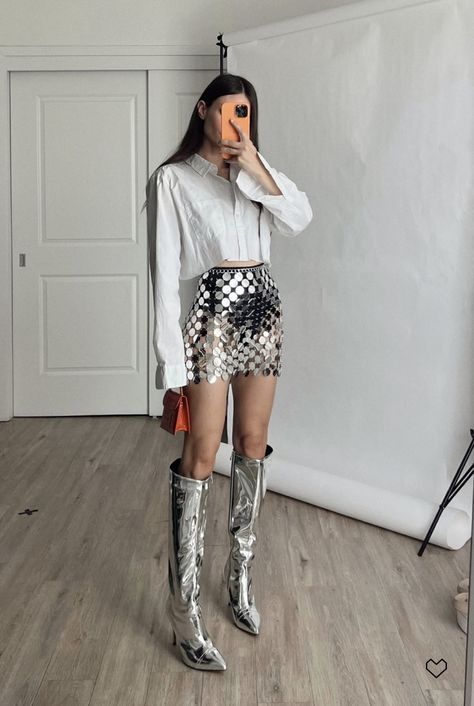 Sparkly Boots Outfit, Boots Dressy, Sequin Skirt Outfit, Leather Boots For Women, New Years Eve Outfit, Silver Outfits, Heel Knee High Boots, Look Festival, Silver Boots