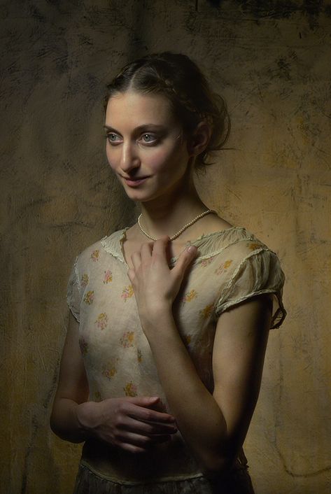 Studio - Daniel Murtagh Daniel Murtagh, Female Portrait Photography, Social Media Drawings, Fine Art Portrait Photography, Commission Portrait, Old Portraits, Fine Art Portraiture, Artists And Models, Photography Inspiration Portrait