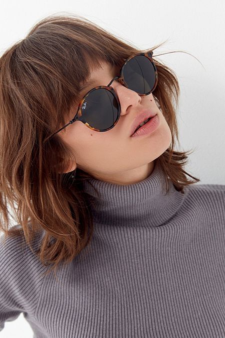 Ray-Ban Round Fleck Sunglasses Ray Ban Round Fleck, Ray Ban Sunglasses Women Aviators, Ray Ban Round Sunglasses, Elegant Sunglasses, Classy Glasses, Ray Ban Sunglasses Women, Ray Ban Models, Model Sunglasses, Ray Ban Women