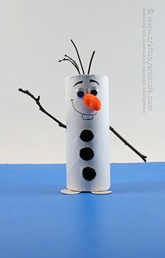 Bonhomme de neige Frozen avec rouleau en carton Olaf Craft, Olaf Party, Frozen Crafts, Disney Frozen Olaf, Toilet Paper Roll Crafts, Paper Roll Crafts, Toilet Paper Roll, Childrens Crafts, Paper Roll