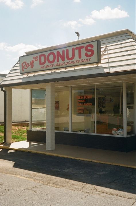 Indie Nostalgia Aesthetic, Donut Shop Aesthetic, Euphoria Fez, Liminal Space Aesthetic, Donut Aesthetic, Donuts Aesthetic, Aesthetic Tan, Pretty Brown Hair, Euphoria Season 2