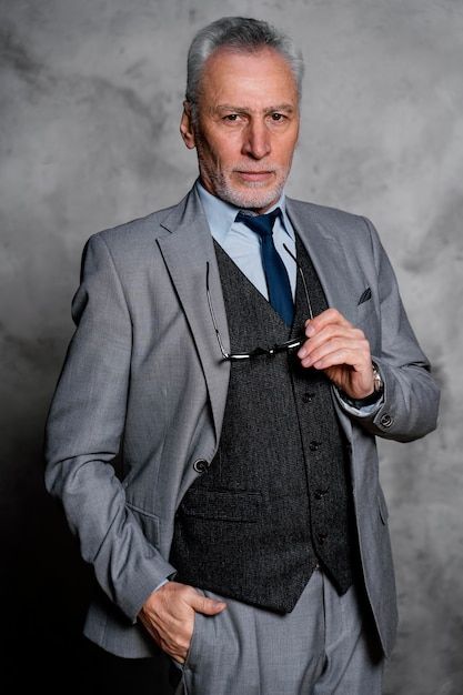 Free photo portrait elegant old man | Free Photo #Freepik #freephoto #elegant-man #suit #business-man-suit #handsome Old Man Suit, Old Man In Suit, Rich Old Man, Business Suits Men, Old Man Outfit, Old Man Portrait, Midnight City, Men's Uniforms, Suits Men Business