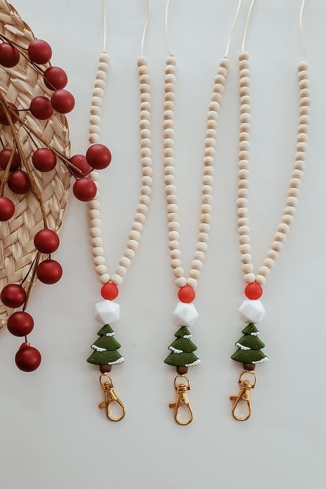 Christmas Lanyard Ideas, Teacher Lanyard Ideas, Christmas Gift Ideas For Teachers, Wood Bead Lanyard, Diy Lanyards, Lanyard Ideas, Gift Ideas For Teachers, Beaded Christmas Tree, Bead Lanyard