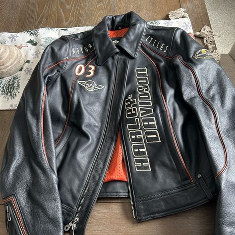 Women’s Harley Davidson leather jacket Motorcycle Jacket For Women, Motorcycle Jackets Women, Harley Davidson Leather Jackets Women, Vintage Harley Davidson Jacket, Cool Jackets Women, Harley Davidson Outfits Woman, Big Jacket Outfits, Racer Jacket Outfit Women, Harley Davidson Outfits