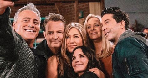 Jennifer Aniston Friends, Friends Reunion, Funny Morning Pictures, Matt Leblanc, David Schwimmer, Friends Cast, Ross Geller, Joey Tribbiani, Phoebe Buffay