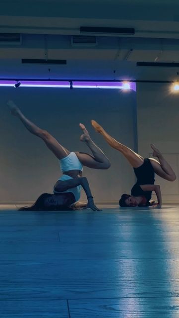 Наталия Белая on Instagram: "Floorwork technique practice With @zenitova 🦇🦇 ⠀ Place @island.dance 🤍 ⠀ #floorwork #floor🐨work #dancefloor #dancevideo #dancetime #godatu #godatuapp #bodytransformation #poletricks #godatudance #sportsnation #poledance #polesport #poleexotic" Dance Floorwork, Floor Work, Pole Tricks, Pole Dance Moves, Pole Dance, Dance Moves, Pole Dancing, Transformation Body, Dance Floor