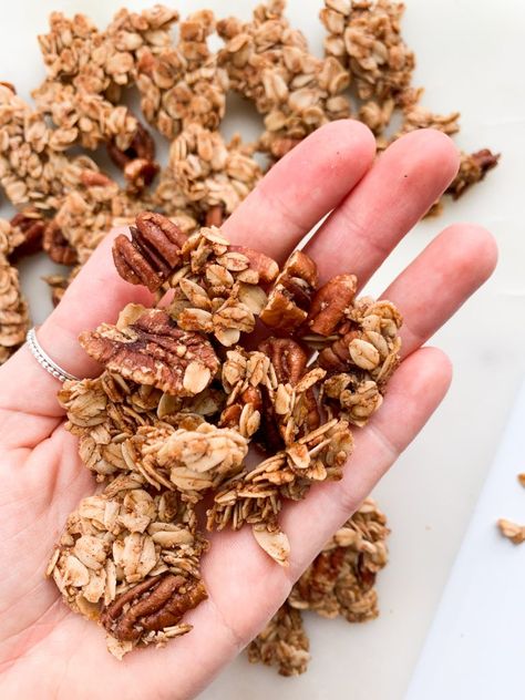 Coconut Pecan Granola, Cinnamon Pecan Granola, Cinnamon Granola Recipe Healthy, Maple Cinnamon Granola, Maple Granola Recipe, Pecan Granola Recipe, Cinnamon Granola Recipe, Maple Pecan Granola, Pecan Granola