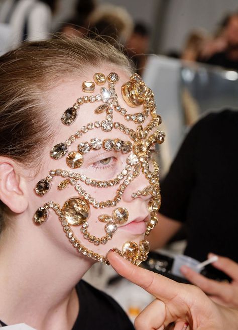 givenchy-spring-2016. Decorated face/brows at Givenchy by Pat McGrath Natural Pink Lips, Trend Board, Berry Lipstick, Mask Ideas, Face Jewellery, Show Beauty, Runway Makeup, Face Jewels, Bee Earrings