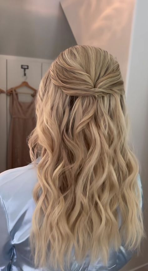 Hairstyles For Prom Medium Length, Prom Hair Medium Length, Grad Hairstyles, Curled Prom Hair, Semi Formal Hairstyles, Cute Prom Hairstyles, Prom Hair Medium, Formal Hairstyles For Long Hair, Simple Prom Hair