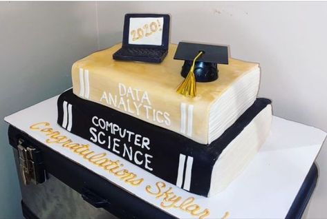 Computer Science Cake, Computer Science Cake Graduation, Graduation Cakes Engineering, Mba Cake Graduation, Graduation Book Cake, Graduation Cake With Books, Science Cake, Graduation Cake Designs, Graduation Party Gifts