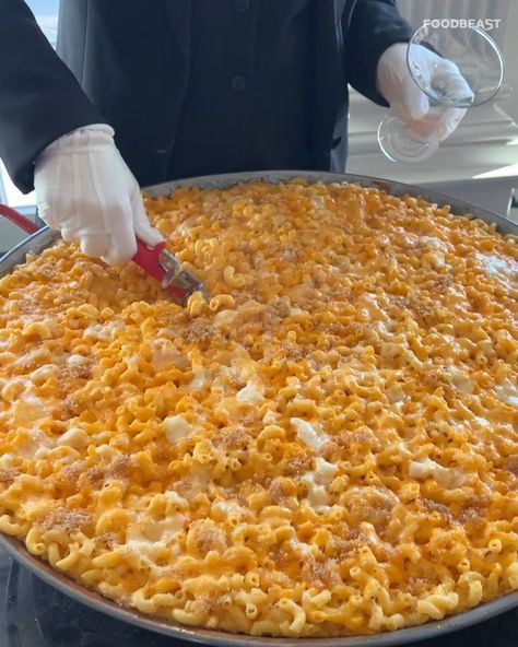 Mac N Cheese Bar, Mac And Cheese Bar, Lobster Mac, Making Mac And Cheese, Cheese Bar, Reception Food, Wedding Reception Food, The Lobster, Mac N Cheese