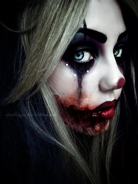 Zombie clown Girl. ...... Zombie Harley Quinn? Maquillage Halloween Simple, Makeup Zombie, Fantasy Make-up, Halloweenský Makeup, Scary Clown Makeup, Joker Makeup, Horror Make-up, Clown Halloween, Effects Makeup