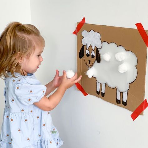 7 Days of Play on Instagram: "🐑 STICKY SHEEP // Here’s a fun, mess-free craft that even a toddler can do! 🤗 My 21 month old enjoyed completing the sheep, giving it a coat of “wool” made of cotton balls! 👌 All you need for this is cardboard, cotton balls, sticky paper (or clear tape), and mediocre drawing skills! 😂 Swipe 👉 to see more of the fun, and read on below👇 for the simple directions! Any questions at all? Drop👇them in the comment section below or DM me! - WHAT YOU’LL NEED • Piece o Diy Catapult, Easy Toddler Crafts, Toddler Craft, Baby Play Activities, Baby Learning Activities, Easy Toddler, Easter Hair Bow, Easter Decorations Christian, Easter Decorations Diy Easy