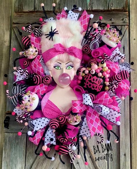 Barbie Wreath, Scary Halloween Wreath, Mannequin Decor, Monster Wreath, Christmas Tree Hair, Halloween Mesh Wreaths, Boho Halloween, Halloween Wreaths, Wreath Halloween